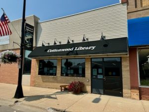 Exterior photo of the Cottonwood Library