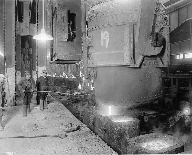 Steelworkers pouring molten steel